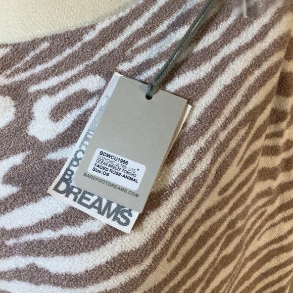 Barefoot Dreams Taupe and Cream Poncho NWT - Picture 4 of 5